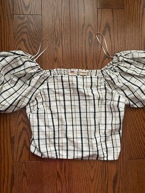 LEVI’s Black, White, Yellpw Plaid Puff Sleeve Top (small)